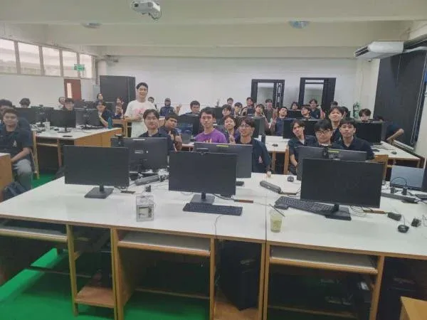 คุณปิติ จำปีทอง จาก MongoDB สิงคโปร์ จัดเวิร์กชอป Azure & CI/CD ให้กับนักศึกษาวิศวะคอมฯ ม.อ.